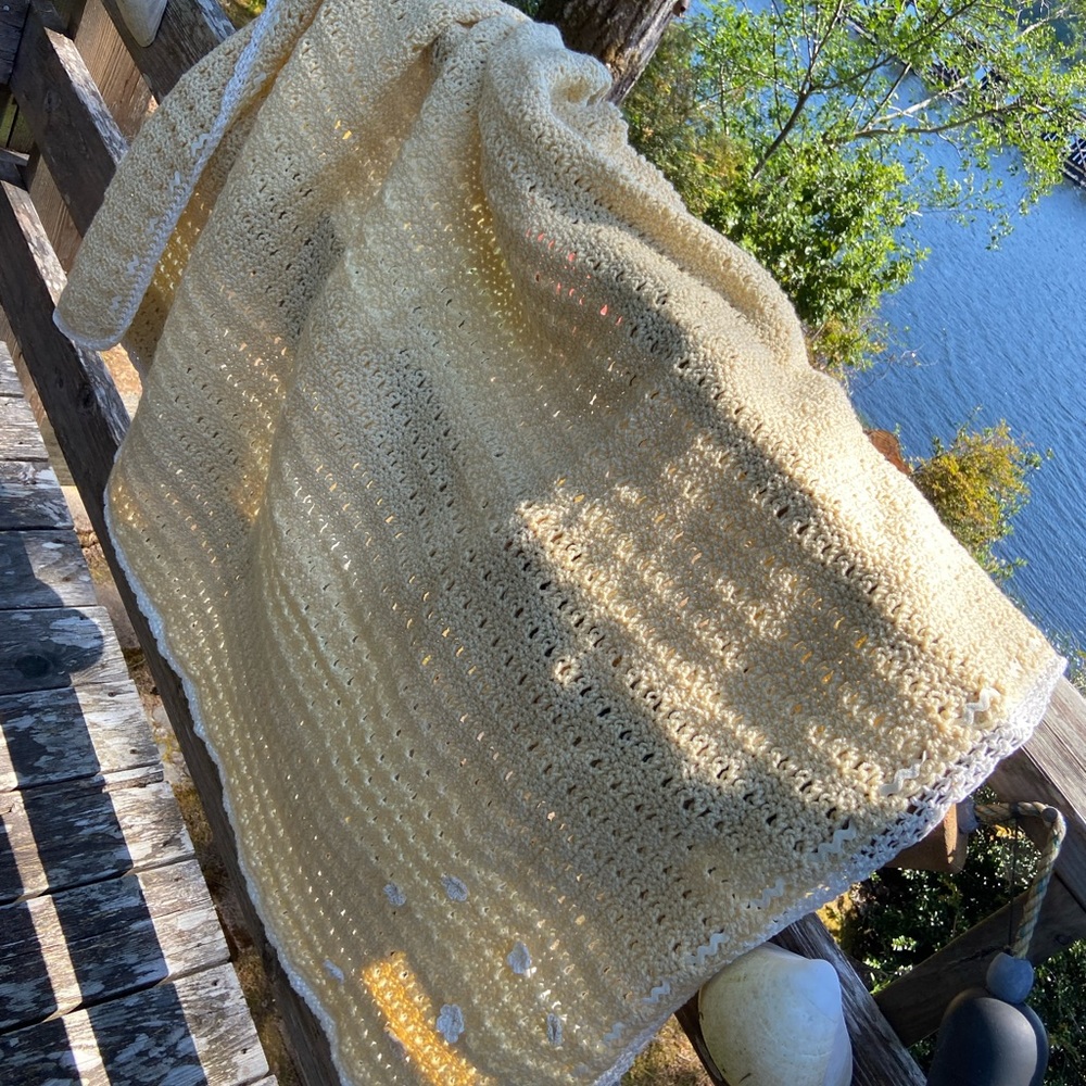 Vintage cream crochet throw blanket